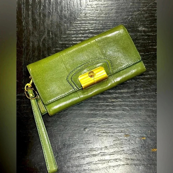 Coach Wallet Wrislet - Picture 1 of 4
